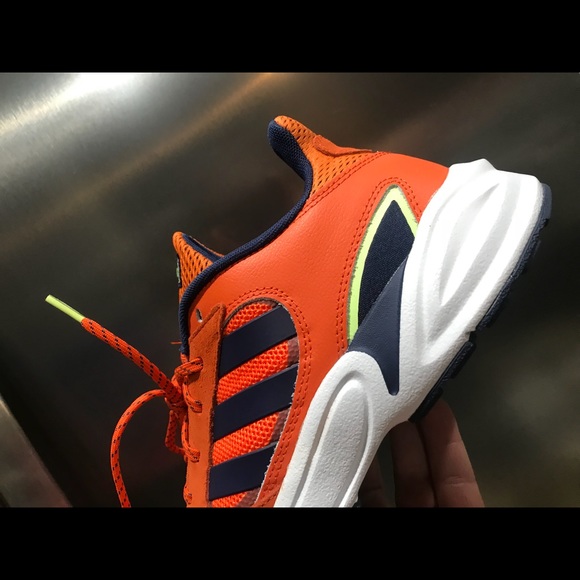 adidas New! 90s VALASION Men’s Sneaks!! - Picture 7 of 7